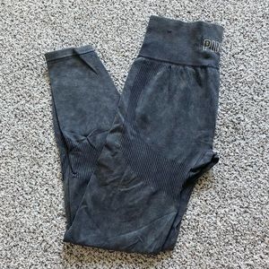 Victoria’s Secret Pink seamless leggings in black/gray size small